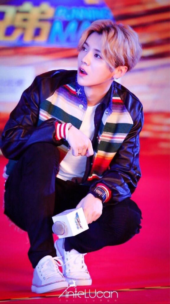 blondeIuhan's tweet photo. he aint ever looked better https://t.co/QpK1scxFUd