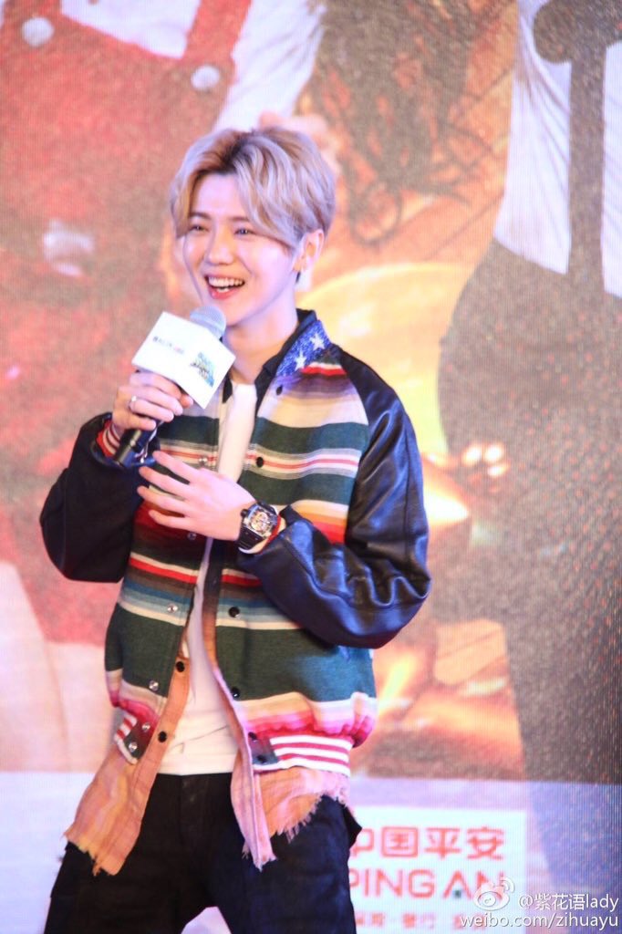 blondeIuhan's tweet photo. he aint ever looked better https://t.co/QpK1scxFUd