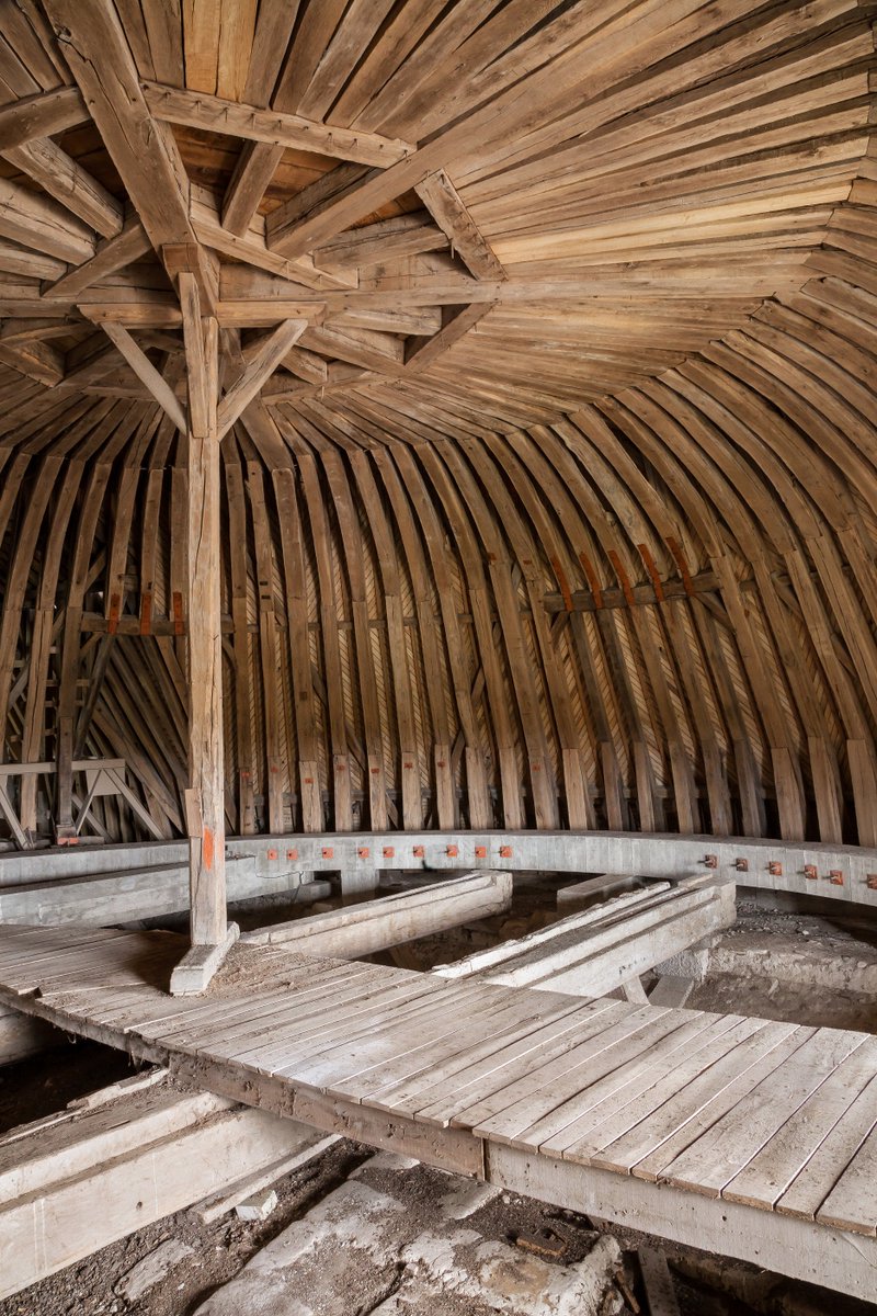 domainechambord's tweet photo. Combles de la tour de l’aile de la chapelle. Renforcée par un pilier et du béton au XXe S. #ValDeLoire #secretsMW https://t.co/S9dCsZXWDR