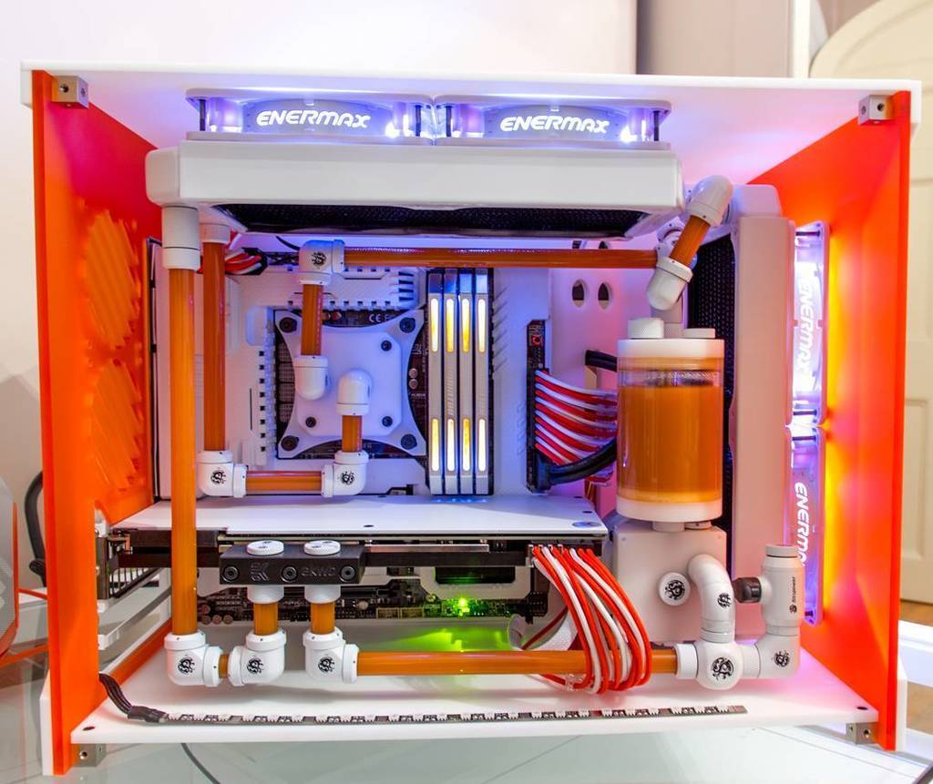maximenb's tweet photo. My first build #ProjectOrangeHorizon #pcgaming #pcbuild #pcmasterrace #watercooling #water… https://t.co/XpQi6An8zR https://t.co/7Bwdou5Q2h