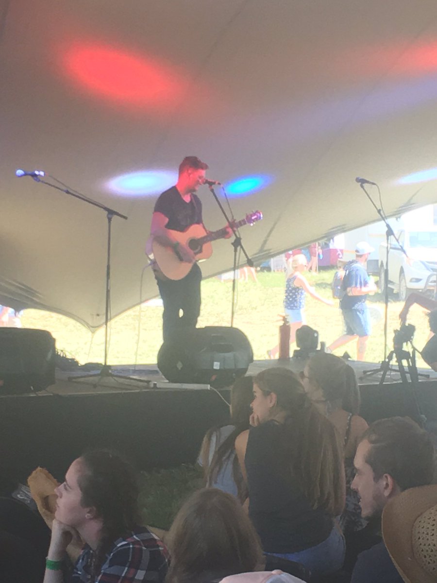 SeanSwanson1's tweet photo. @SoundMechanix  rocking the acoustic stage at @splashyfen loving the vibe here!! https://t.co/nlbwds7MLo