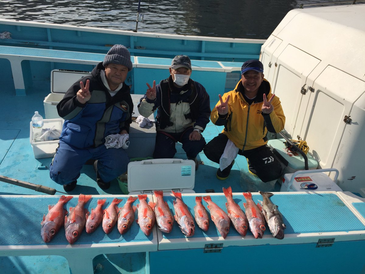 三崎港えいあん丸 10年前からソーシャルディスタンス A Twitter えいあん丸の釣果 ３月２１日 金 赤ムツ 数 ３ ５匹 大きさ ３０ ４２cm 外道 アラ ノドグロ 白ムツ 釣り場 城ヶ島沖 水深 ２００ ３００m 船長のコメント 船中３人で１２匹 T Co