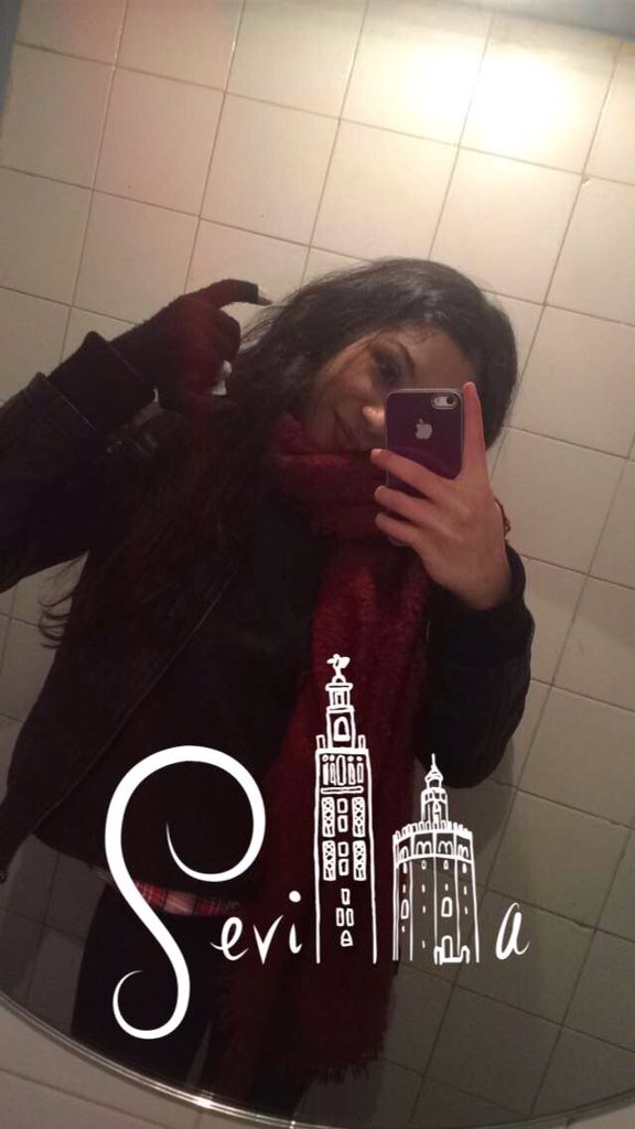 Mariaa_Corona's tweet photo. Poniendo fin a la madrugá con más cashondeo de la historia 🌇🏃🏻🎥🔊🔋👅🍷👋🏼 #sevieneotra #seteva #hentebuena #illoillo #bn https://t.co/tqch8lfJu7