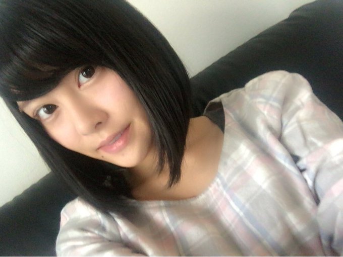 軽くお化粧して、前髪がめっちゃ上手く行って、新しいワンピース(&yen;1000-以下&larr;)着て、るんるんだったけど、  ヒートテックが肩のとこから出てるダサさ。これはもはやちなの求む芋ロリではなくただただダサい。まぁこのままお仕事行くけど。