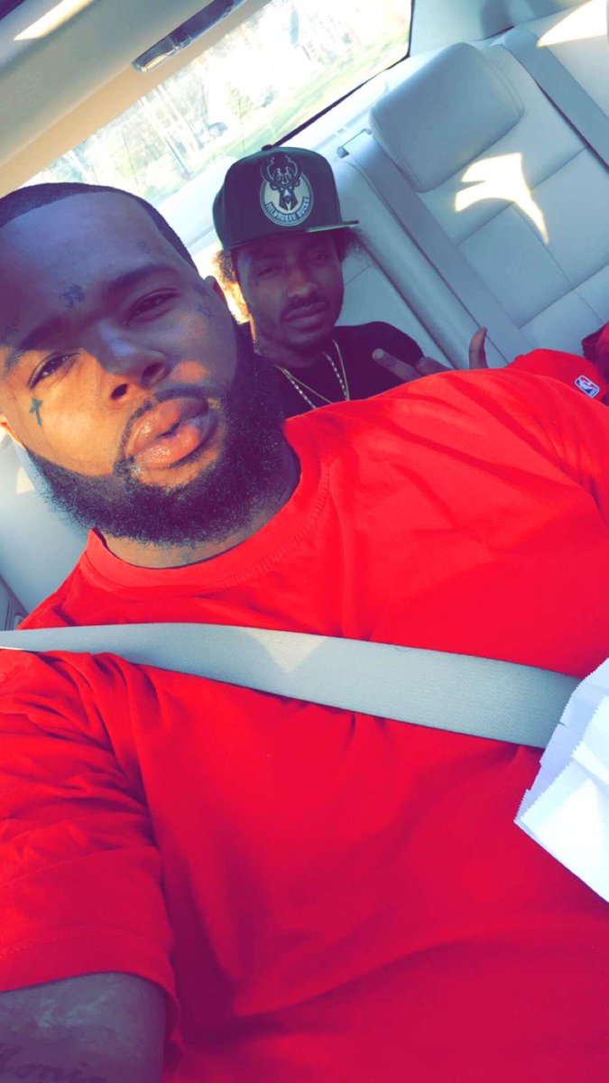 jmoneynujerz's tweet image. Me and my Lil BRUH @bless_800  🎱💯