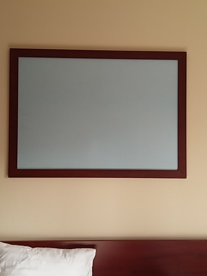 Beababa2's tweet photo. C'est de l'art abstrait ou de l'art absent ? #alhotel https://t.co/vN82LBV1Ul