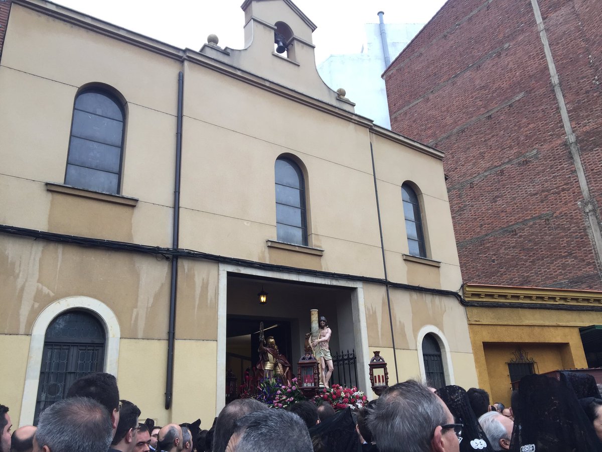 SemanaSantaCyL's tweet photo. Mañana de Viernes Santo en #Leónesp es hablar de 'Procesión de los Pasos' y 'Encuentro'. https://t.co/jNblB7Ktri vía @LeonAyto @SSantaLeon