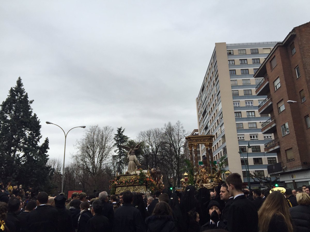 SemanaSantaCyL's tweet photo. Mañana de Viernes Santo en #Leónesp es hablar de 'Procesión de los Pasos' y 'Encuentro'. https://t.co/jNblB7Ktri vía @LeonAyto @SSantaLeon