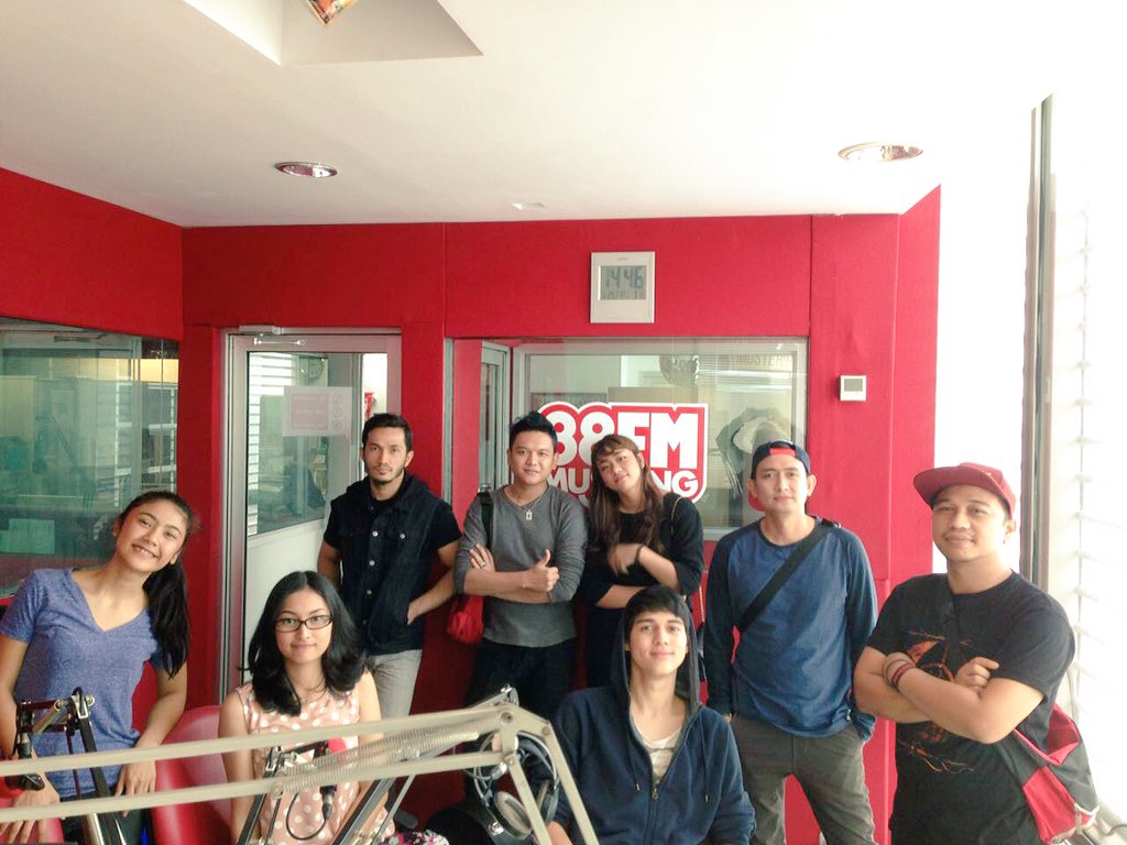 Yuhuuu ..

Cast &amp; pengisi soundtrack #BeautyAndTheBest lagi ada di <a href="/mustang88fm/">Mustang 88 FM</a> :)