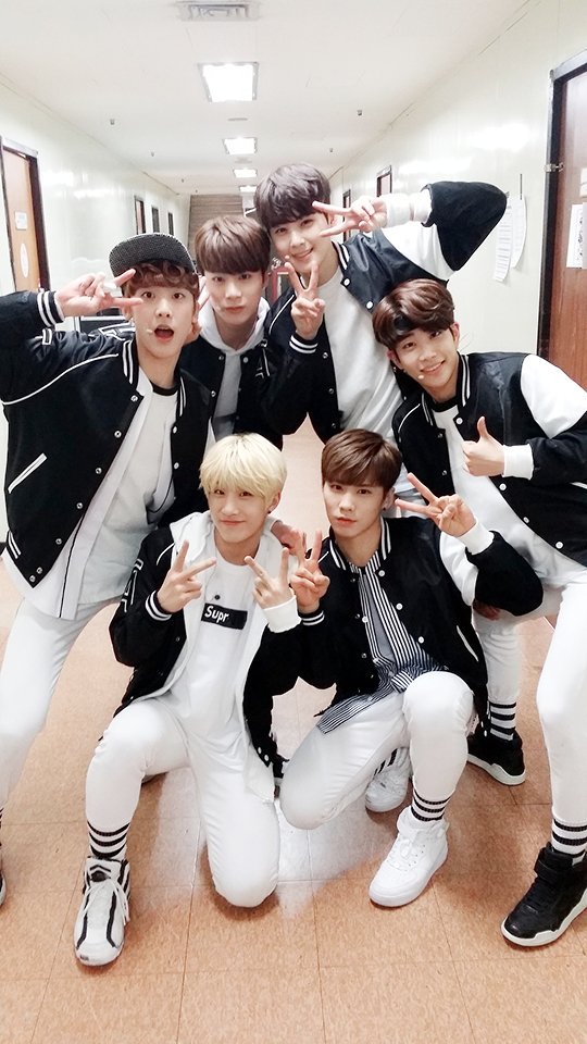 fantagiomusic_'s tweet photo. [#아스트로] 잠시 후 5시부터 아스트로가 출연하는 #뮤직뱅크 가 방송됩니다😀 아스트로의 #숨바꼭질 들으면서 금요일 오후를 즐겁고🎶 신나게🎉 보내세요!♡♡ https://t.co/GIaTiVn7AY