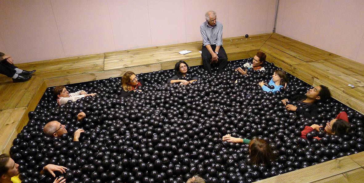 Magnus_Sculptor's tweet photo. How staff meetings should take place https://t.co/uIRG2MLKpb