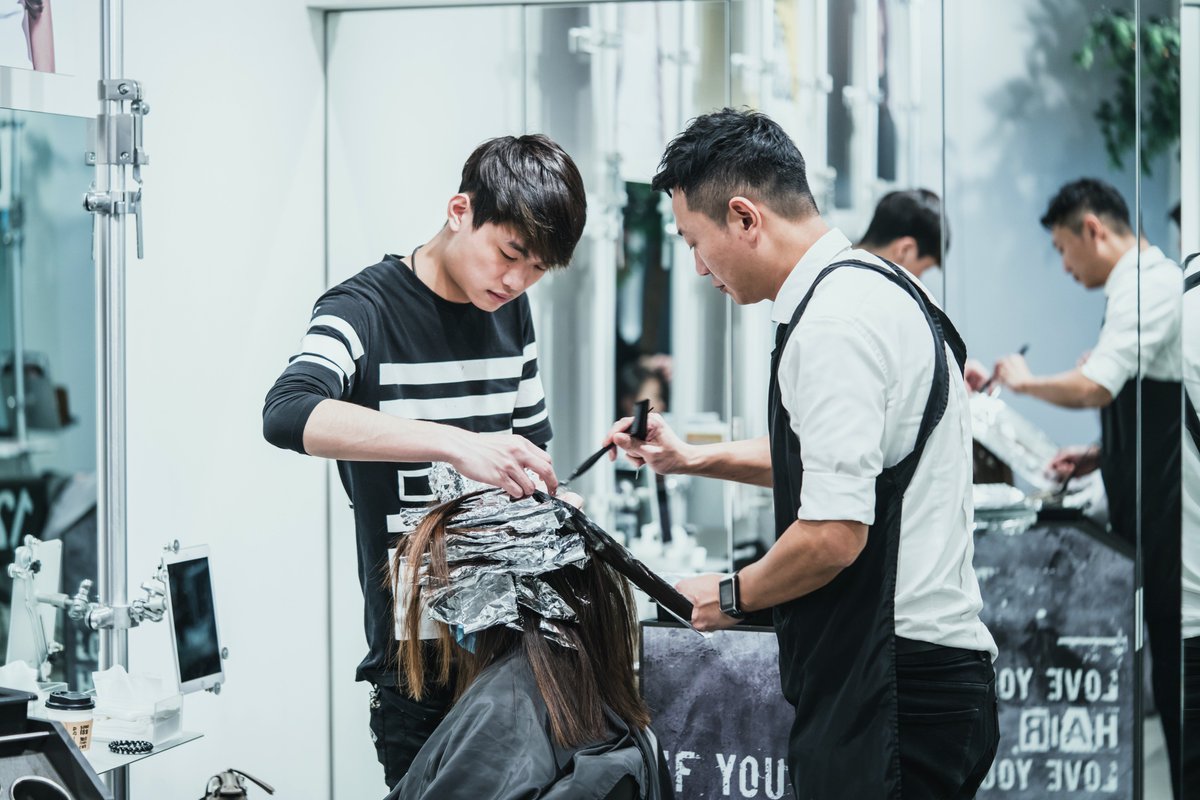 krplushair's tweet photo. We are one team! 
我們合作無間
#team #family #love #care #salon #stylist #style #loveyourhair #color #hairdo #hair #krplus https://t.co/c5UCB4rhQL