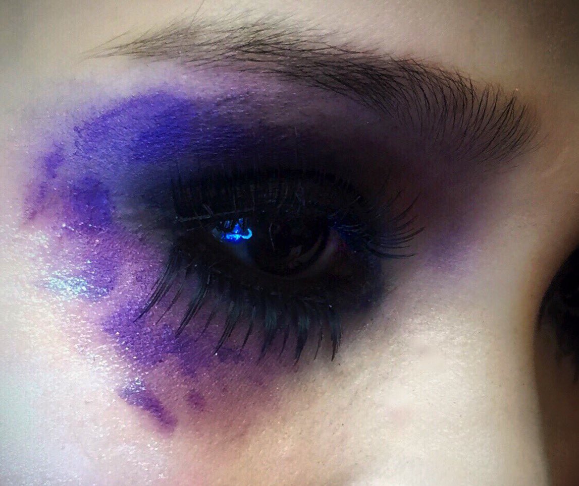 MAC_Ryuko_L's tweet photo. Dramatic eye makeup by RT, Allen at Creative Workshop 😈 
#maccosmetics #macro #macrobeauty #makeup #creativemakeup https://t.co/MsUpo1cOh2