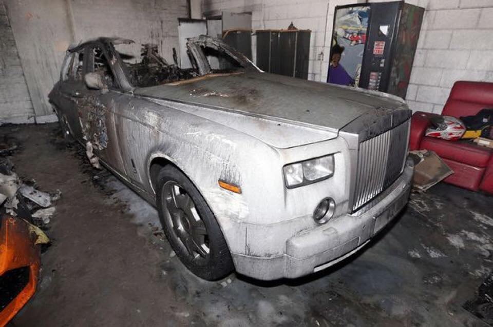 迷車bot 金持ちのガレージが放火されるもハマーだけ無事ってニュース大好き T Co Gdcdu79apb Twitter