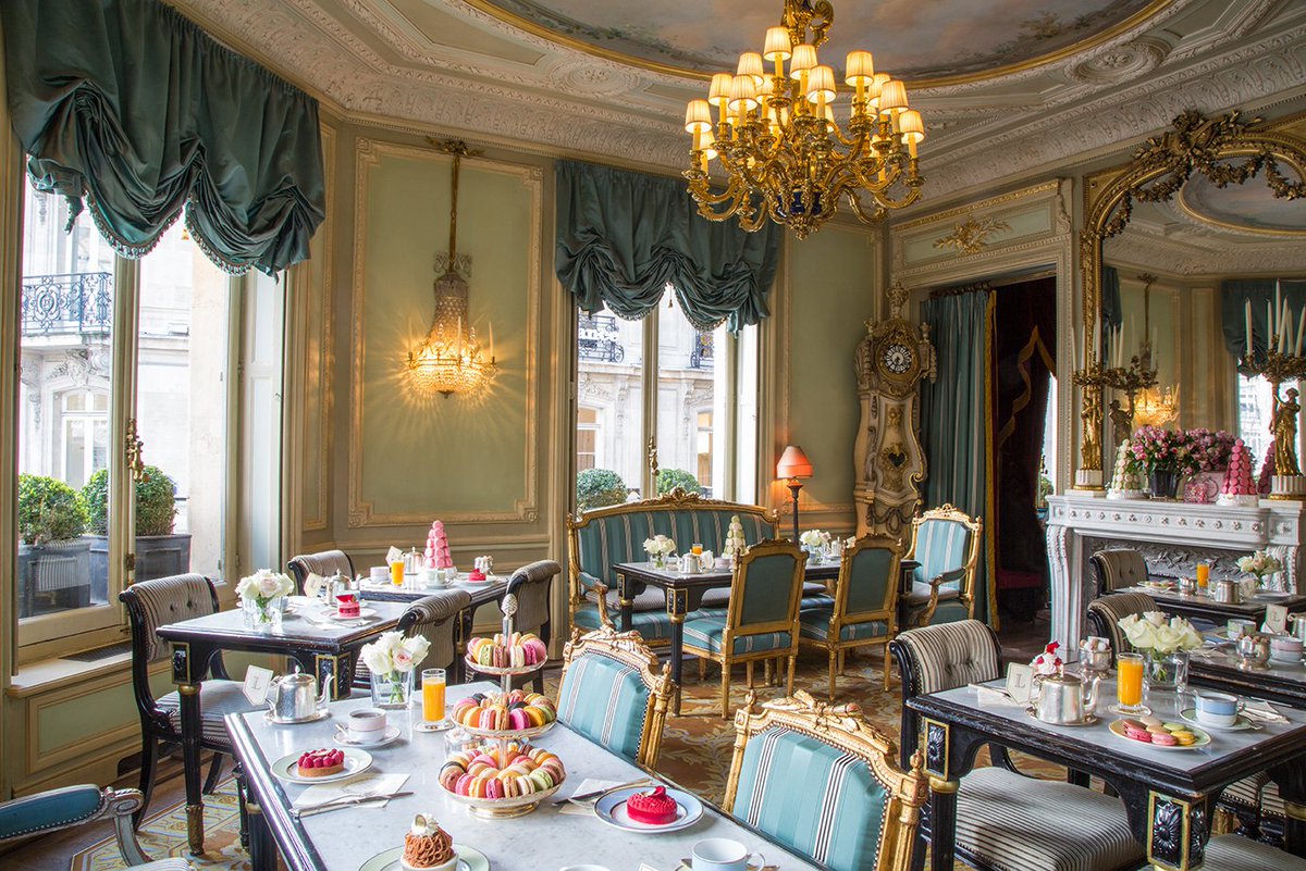touristinparis's tweet photo. The best places to find (and eat!) traditional #French #chocolates in #Paris this #Easter? https://t.co/MqZenLnMRo https://t.co/s8kJAXpqew