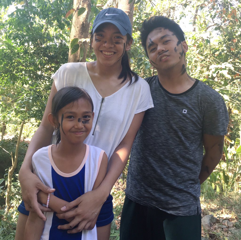 AlyssaValdez2's tweet photo. Kapag talo(napagtulungan), lagyan ng uling sa mukha. 🙈😅 #CounsinsLove https://t.co/Cap0wH9voz