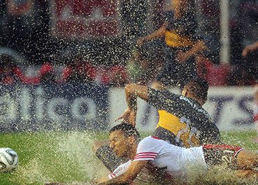 サッカー大好き少年 雨の日の練習や試合あるある 練習は結構嫌ですが芝の試合ですと雨の日はなんかテンションが上がります やたらスライディングする奴がいて結構危ない T Co Byk975ajou Twitter