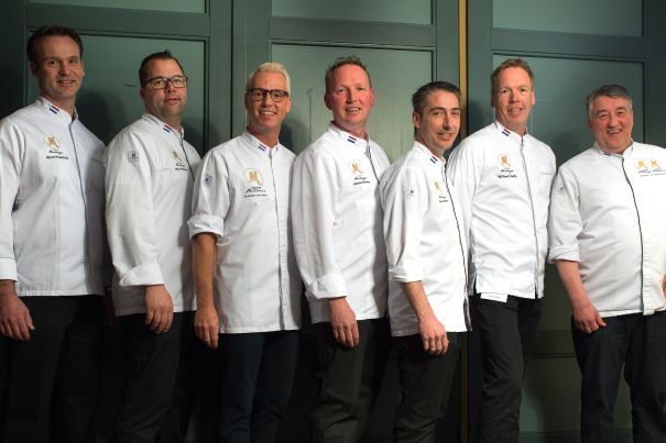 Robèrt van Beckhoven en Rudolph van Veen blijven Meester Patisserie bit.ly/1ZzbI26