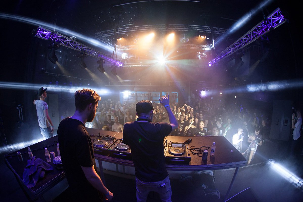 TIOH_'s tweet photo. Eindhoven Dance Motion (@EDM040): gat dichten tussen zolderkamers en podia

https://t.co/mLD5tiqJ5y https://t.co/REqzVFJ7iG
