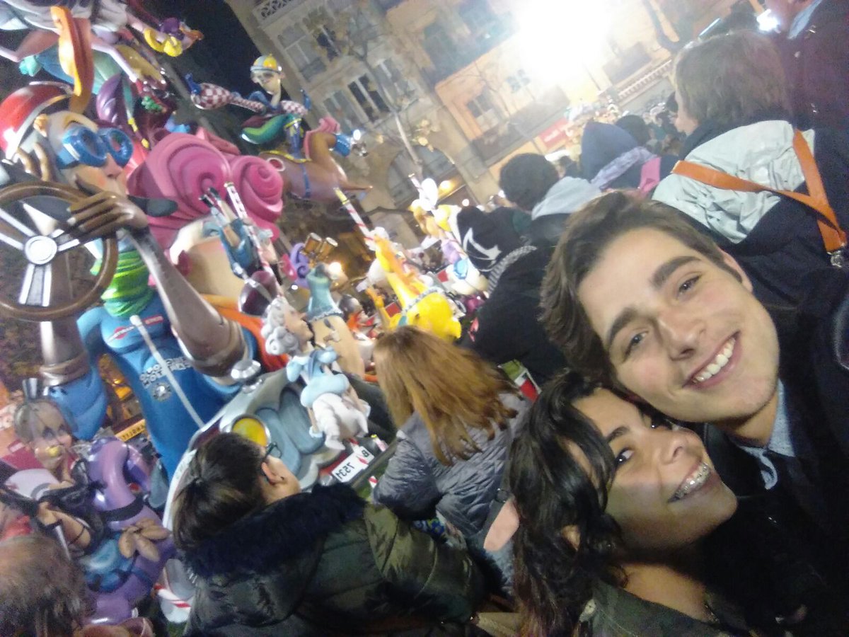 XxjorgecanoxX's tweet photo. Vacaciones increíbles e inolvidables. Gracias por todo pequeña 😍😍❤😘 #Fallas16' #InLove #Valencia #TeQuiero https://t.co/860aSkylN5