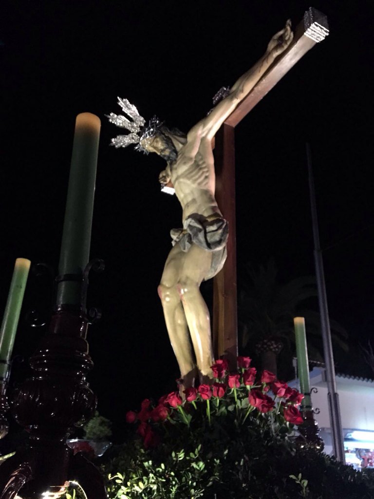 Cristo de la Vera Cruz en su recorrido procesional por C/ Cortina Estación. #SemanaSantaAlmargen <a href="/Hdad_Almargen/">Hermandad Almargen</a>