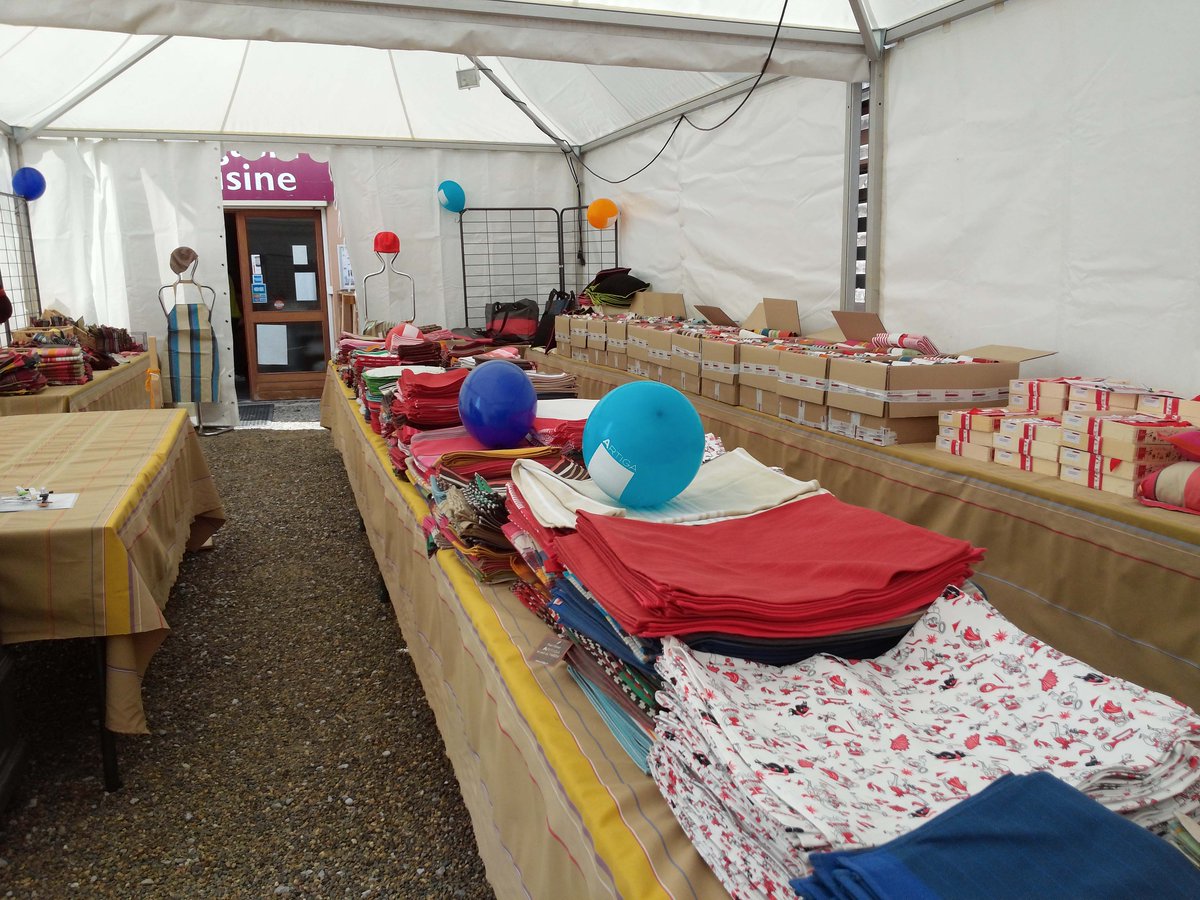 Tout est prêt, c'est parti pour la #braderie ! bit.ly/1Mx7DUJ #lingedemaison #décoration #jardin