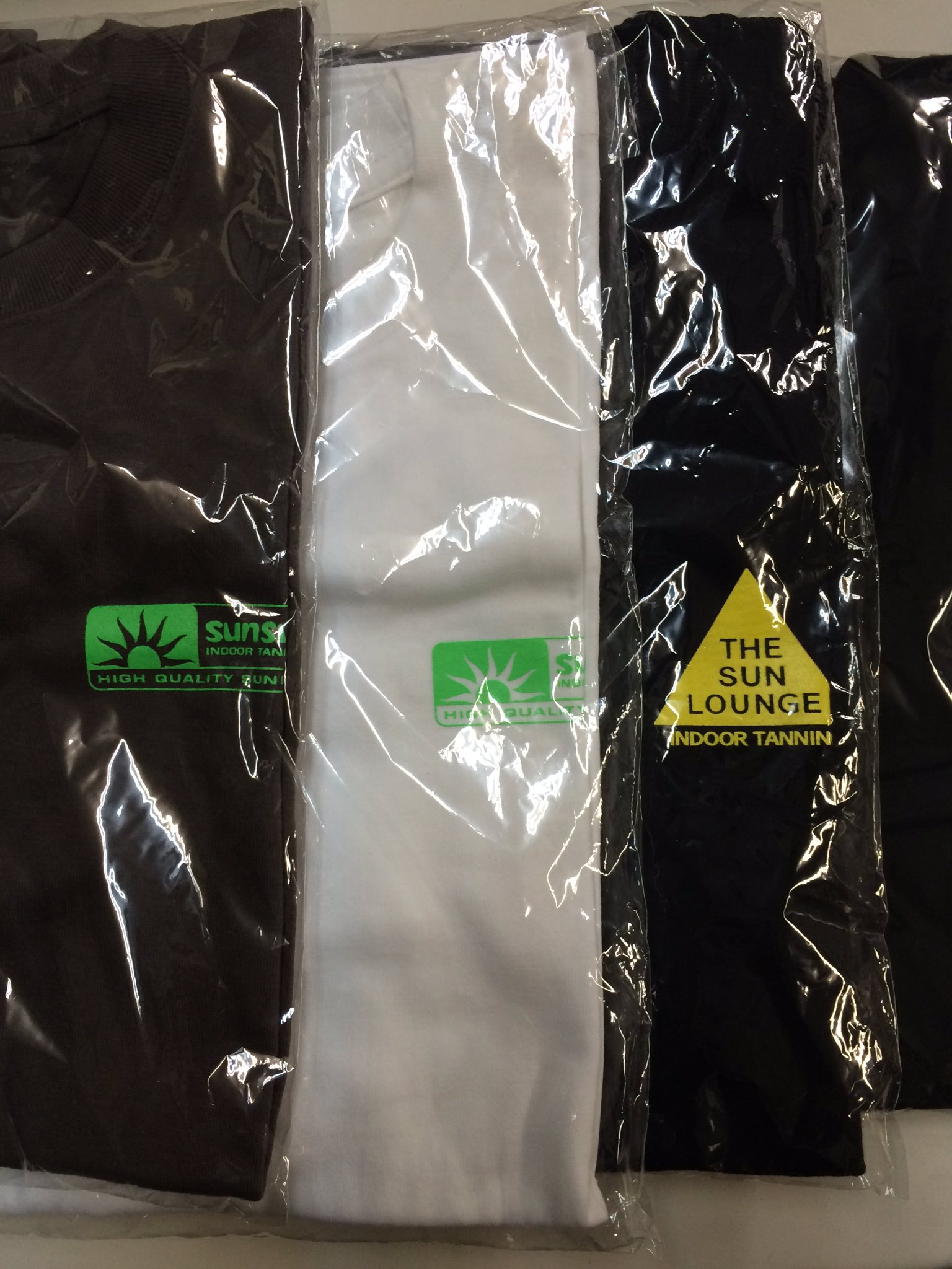 Seido Yamaguchi 日焼けサロン サンラウンジ上板橋とサンサンを経営してるオーナーの方にティシャツもらった O 嬉しい T Co Cqqkohvql3