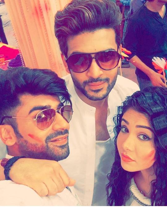 FCkkundrra's tweet photo. Holi celebrations on the sets of #YKAGH 
@kkundra @MehrotraAashish @naveensaini9 https://t.co/DLjY4KOY9R