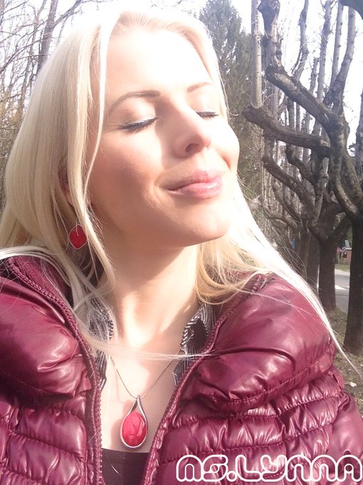 Enjoying sunny Easter holidays. Have a great extended week too! #happy #easter :-* https://t.co/JKnI<a href="/tag/happy"class="tags"><span>#happy</span></a><a href="/tag/easter"class="tags"><span>#easter</span></a>