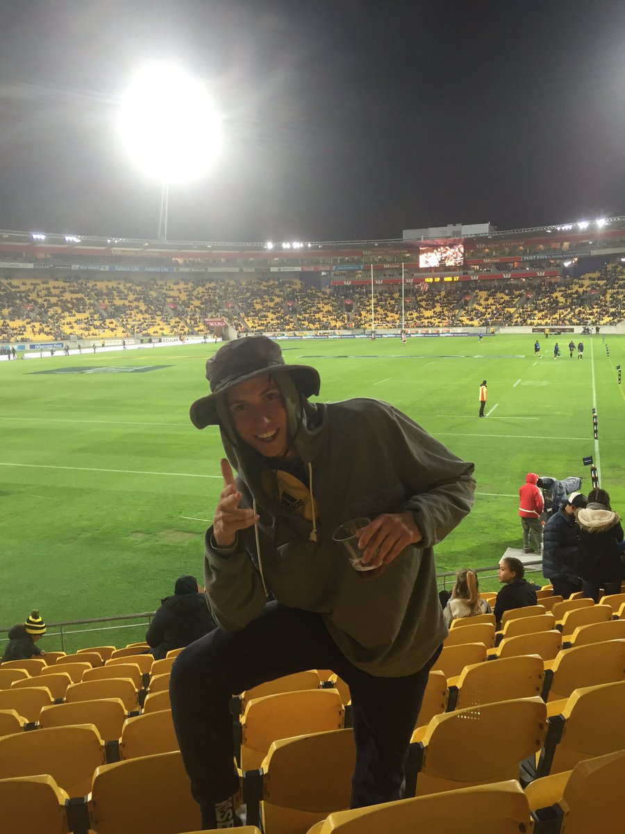 plyguy11's tweet photo. Sloshing it up in windy Wellington with the stinker @tmanny53 https://t.co/Fi1sRgLU1E