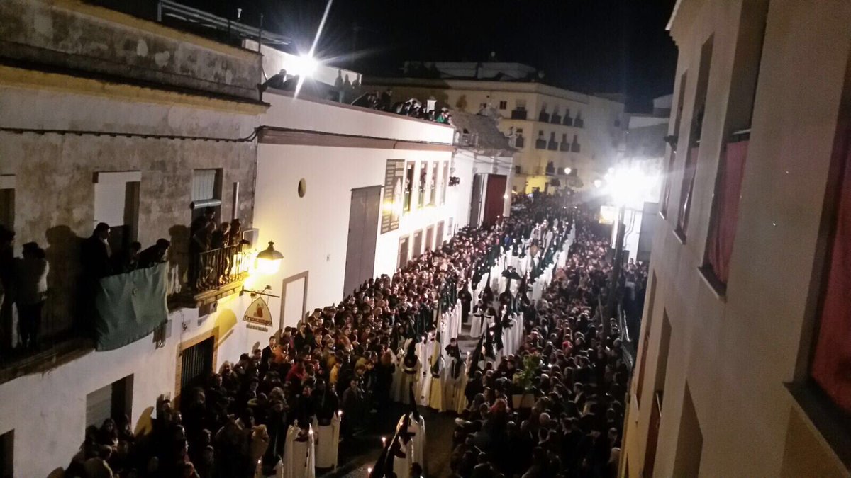 La Yedra, en la madrugá, por las calles de Jerez. #JerezesPasion. Onda Jerez Radiotelevisión. <a href="/OndaJerezRTV/">Onda Jerez RTV</a>