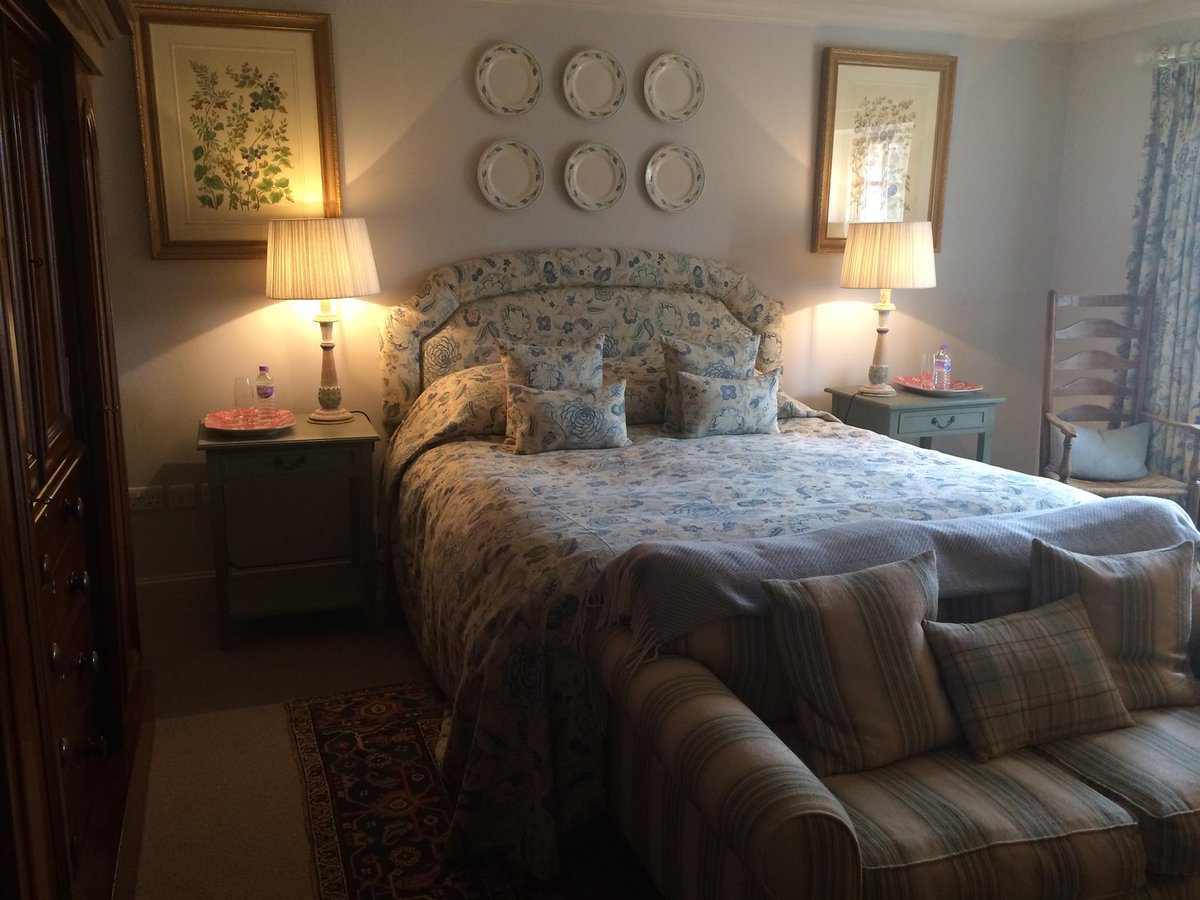 DhLodge22's tweet photo. For a romantic long weekend away, stay in our luxurious Cottage Two. Sleeps 2 ,mimunm 3 day rental #selfcatering https://t.co/sMuQL48Gcm