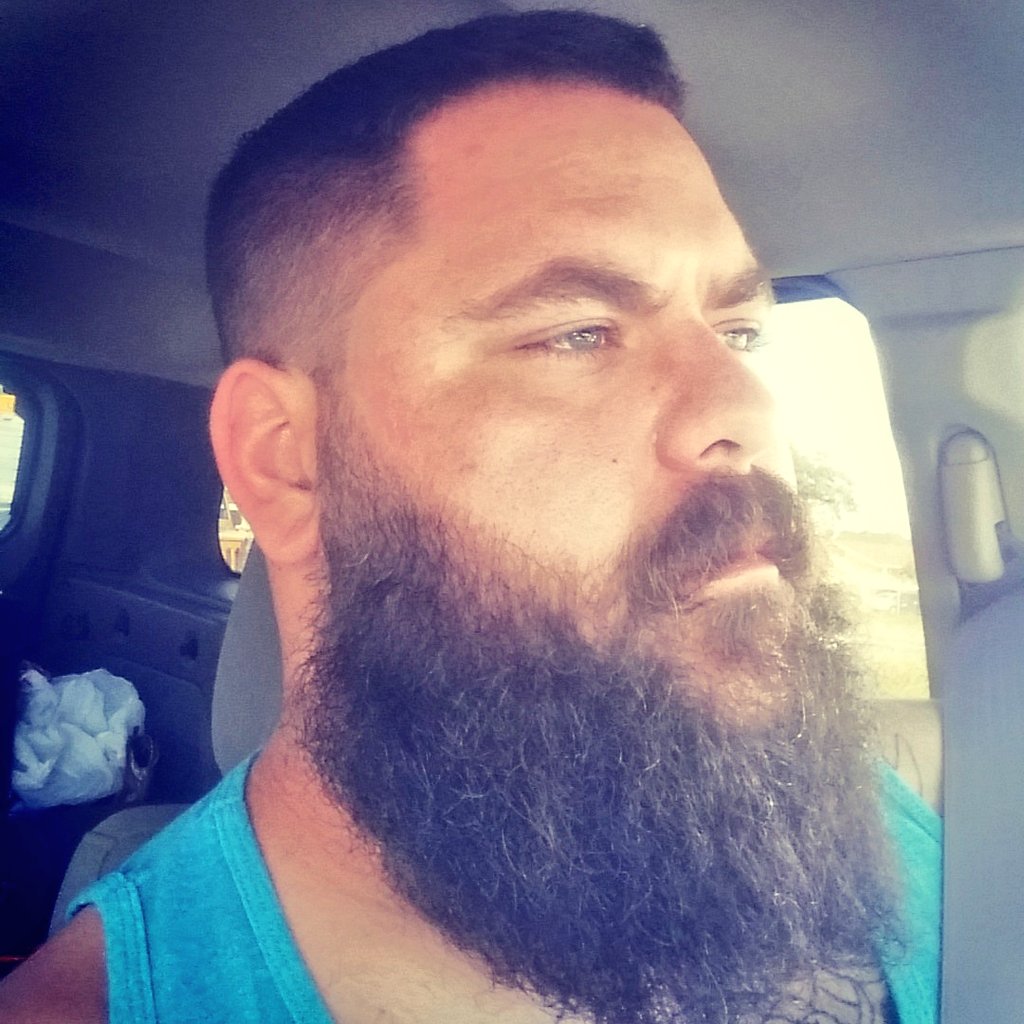 thefluffy904's tweet photo. Gotta get back to a full beard https://t.co/aeSvLtzE7d