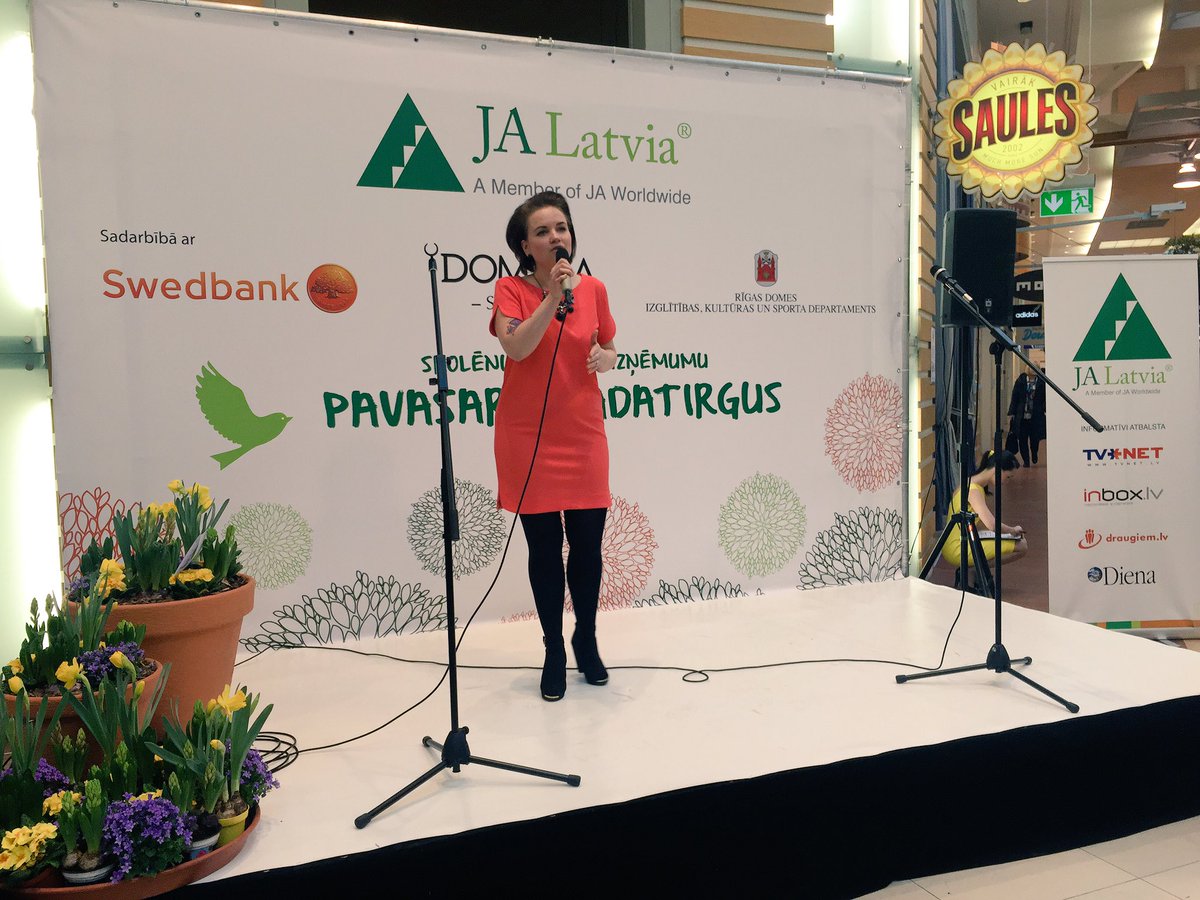 JALatvia's tweet photo. Atklājam apbalvošanu ar muzikālu priekšnesumu no @wiittaaa un @SwedbankLatvia Susura deju https://t.co/gSJPA24fuC