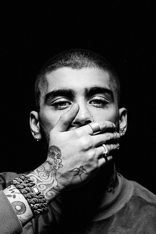 muzikgercekleri's tweet photo. Zayn, 1 yıl önce bugün One Direction'dan ayrılmıştı ve bugün çıkardığı "Mind Of Mine" albümü 71 ülkede #1 numara. https://t.co/FgPF10zE9l