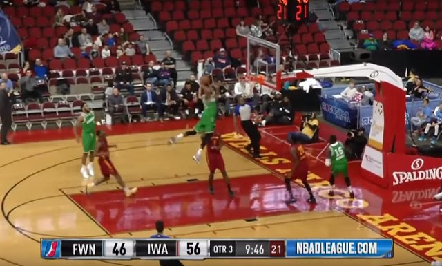 thecomeback's tweet photo. You must see this video game-esque alley-oop play from the D-League https://t.co/Lq9o6X7dHc https://t.co/AEof7g3Hn4
