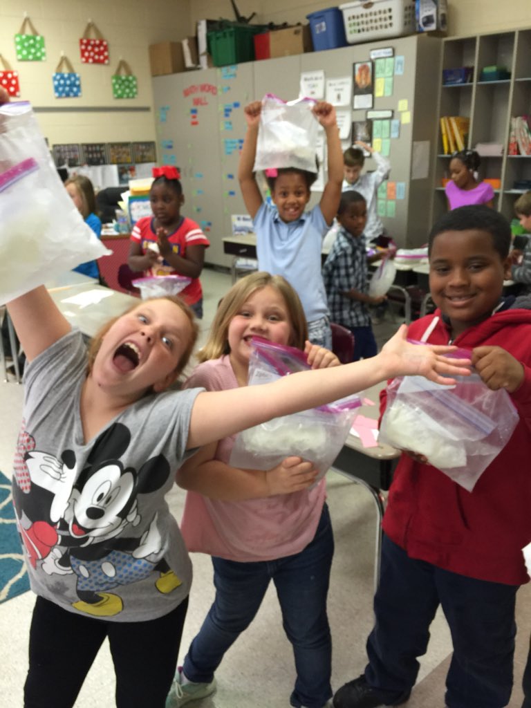 MarableDeanna's tweet photo. Making our own ice cream!!! Changing from a liquid to a solid:) #sciencerocks https://t.co/SgT8x5t6ka