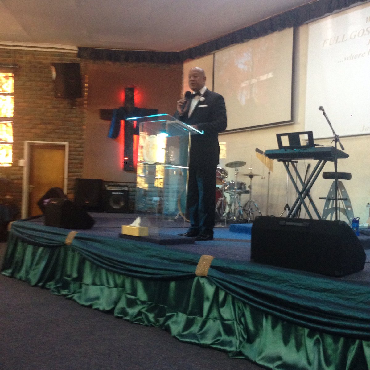 RootedBand's tweet photo. Pastor Stafford Petersen during #Day1 first session in the #MultiplicationEasterConference16 @FullGospel_JS https://t.co/sovdNQ68Yc