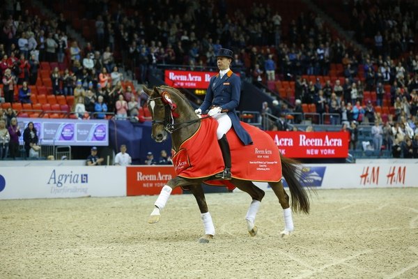Hans Peter Minderhoud wint eerste onderdeel Wereldbekerfinale dressuuur - bit.ly/1JIY5rl