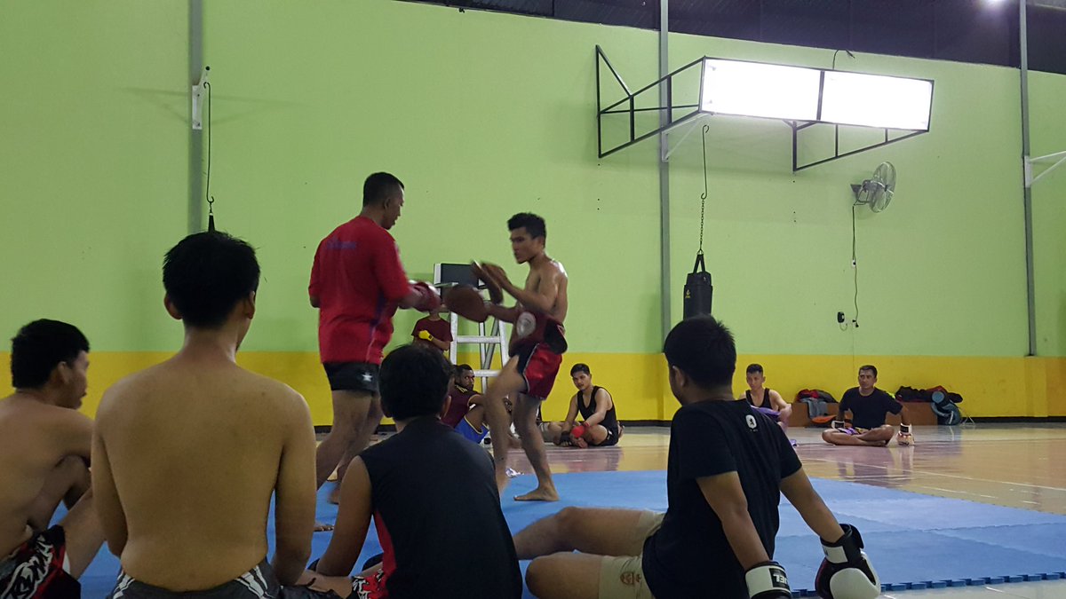 MJ_Kickboxing's tweet photo. Watching the pros training 💪medanjaya camp https://t.co/0KreSJgCuT
