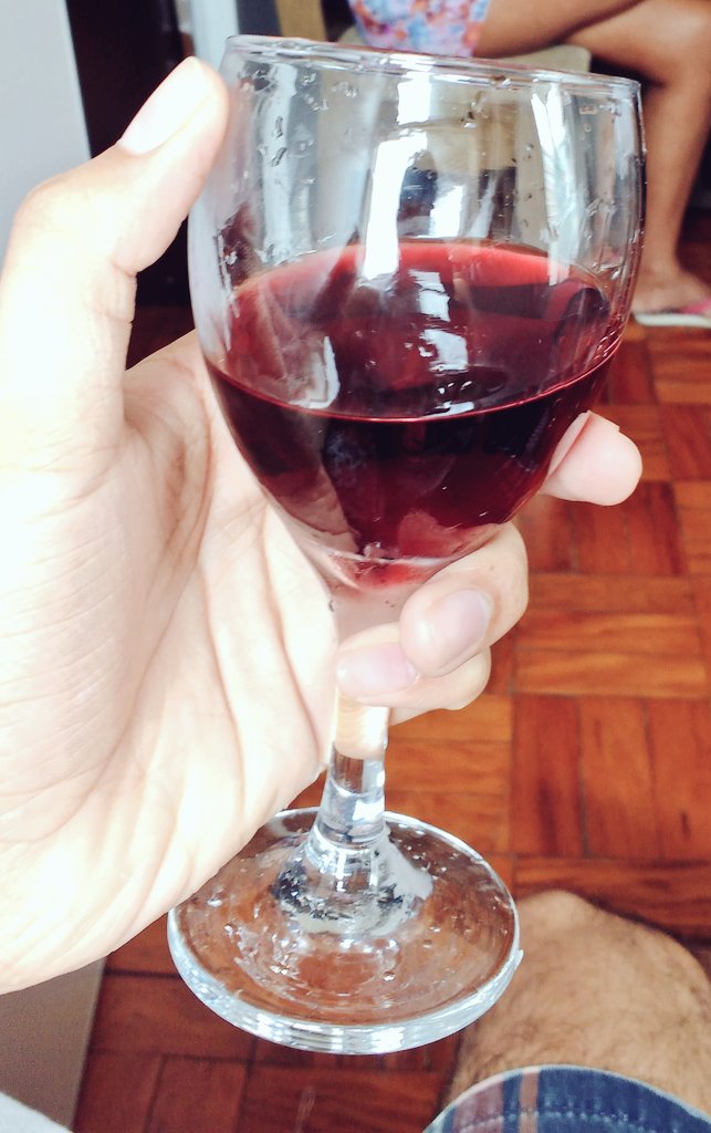 cristiago_'s tweet photo. 🍷 tem que ser seco 👌 https://t.co/RqFz3i3MaJ