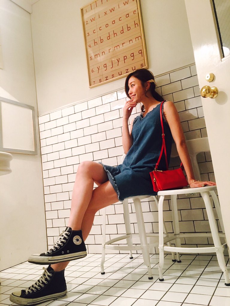 shihoiwazaki's tweet image. 💜NET ViVi CC💜
でMIIAのデニムワンピゲット〜👗
やっとおろせたー！可愛いいいいい
これからヘビロテするぞ😎❤️
#NETViViCC #NETViVi #ViViCC
netvivi.cc/item/pr?pr_id=…