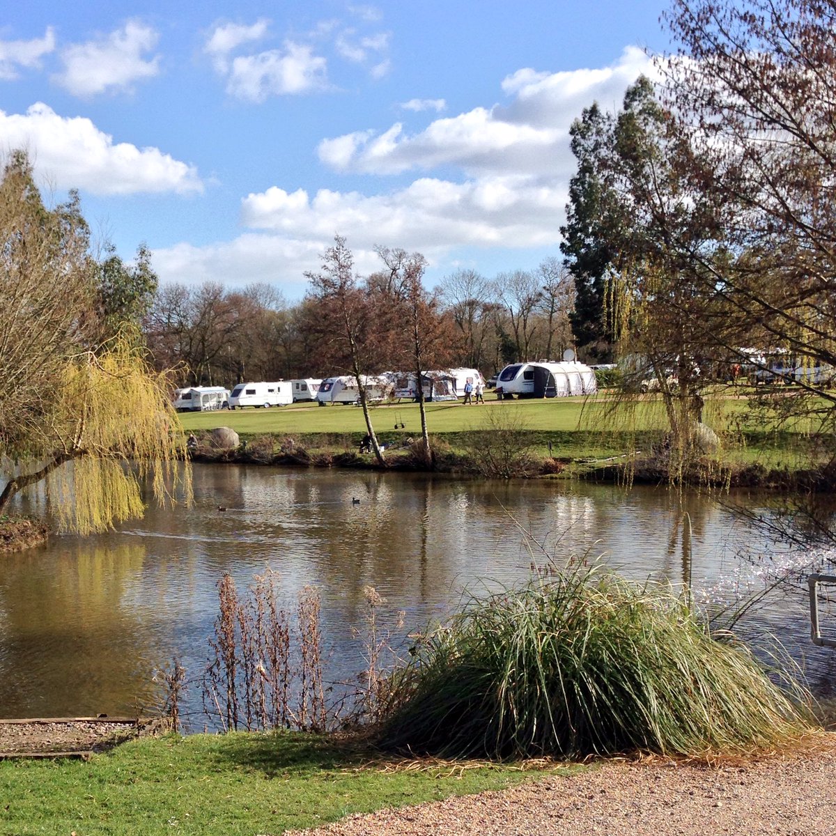 Homestead_Lake's tweet photo. A sunny start to the #easter weekend #weeley #goodfriday #homesteadlake #caravan #touring https://t.co/c8G6CqtyxK