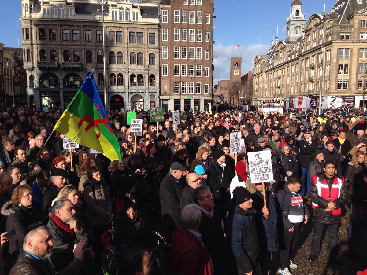 Honderden bij vredesmanifestatie op Dam at5.nl/s/E72
