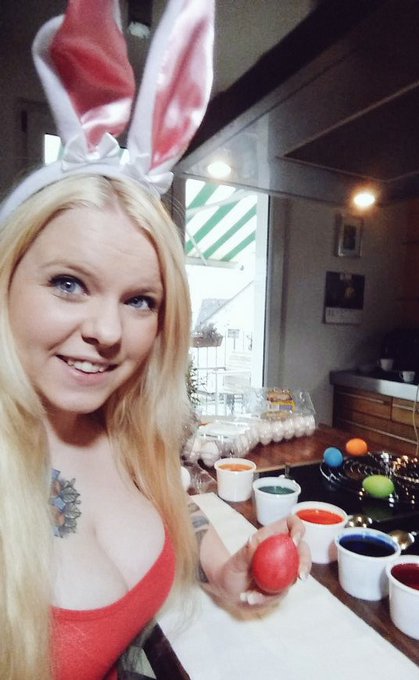 Eier f&auml;rben ☺ wie bereitet ihr euch auf Ostern vor? #Ostern #Eierf&auml;rben #Vorbereitung #Bunny https://t<a href="/tag/bunny"class="tags"><span>#bunny</span></a><a href="/tag/ostern"class="tags"><span>#ostern</span></a><a href="/tag/vorbereitung"class="tags"><span>#vorbereitung</span></a><a href="/tag/eierf%C3%A4rben"class="tags"><span>#eierf&auml;rben</span></a>