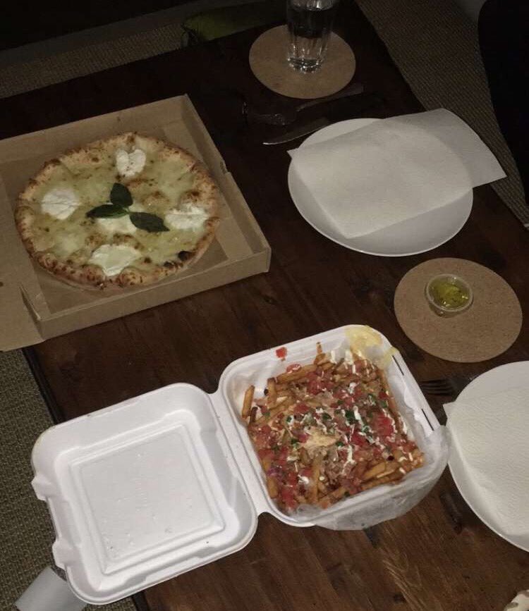 KelseyMathews_'s tweet photo. Pizza, loaded BBQ fries, action movie, bubble bath and face mask. That's how we do a Thursday night😏 https://t.co/3PbCsR58m3