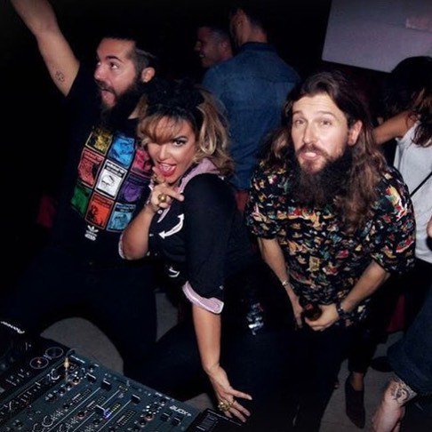 AmeriJimenezLuu's tweet photo. Preparados para liarla una vez más en el @elfabulosoclub junto con @silviasuperstaroficial esta noche!! #dj #difend… https://t.co/JfDRmjIJNG