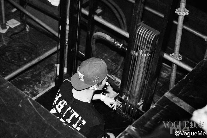 LUHANUNIONINA's tweet photo. 160325 Vogue me weibo update. Hello #Luhan ❤❤❤ Luhan in Beijing concert stage. https://t.co/zBU45O69lN