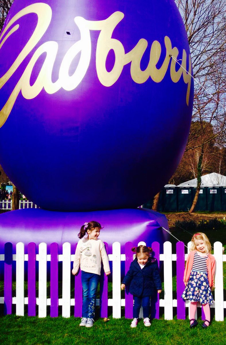 DaraghKeany's tweet photo. Does anyone have any clue at all who sponsors the party in Merrion Sq? #SubtleBranding #CadburyEEH #HappyBunnies https://t.co/pUGKirPYjp