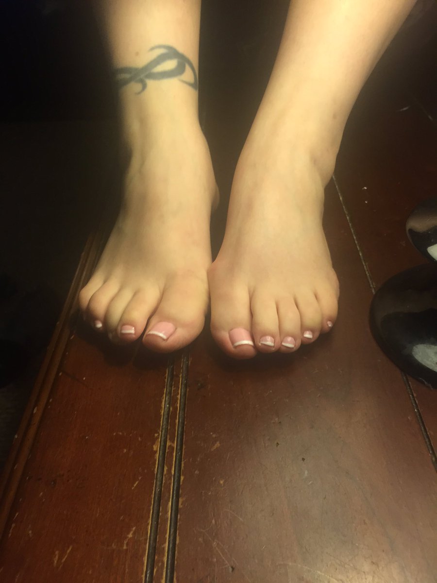 sexxybbwpanties's tweet photo. French pedicure #bbw #spoiled #footfetish #skype #pantiegirl @underdeskloser @RTpig @RTCunt96 https://t.co/JbWq5AaXDn